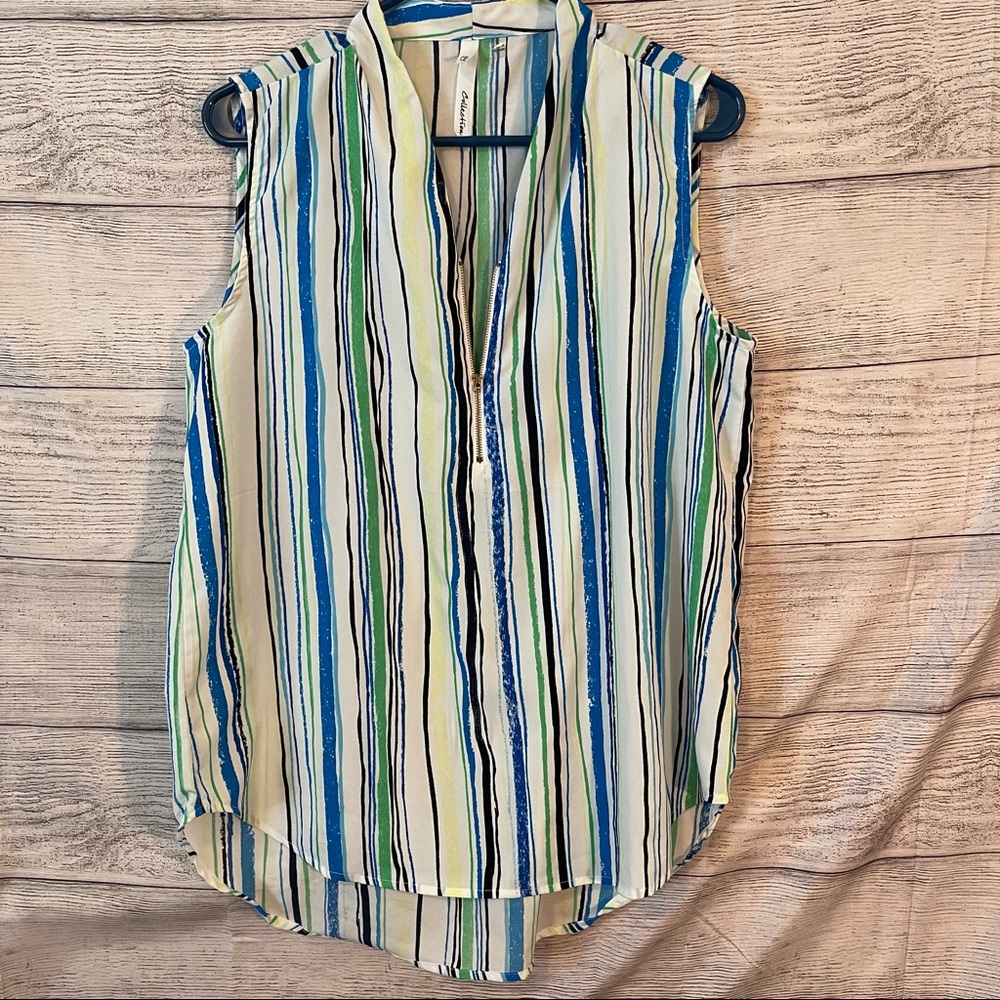 Super cute and comfortable sleeveless top with zipper